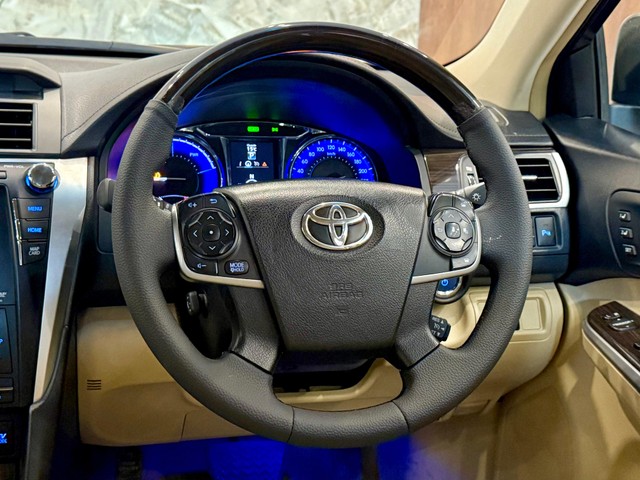 Second-hand 2017 Toyota Camry Hybrid for sale in New Delhi-7