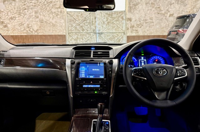 Second-hand 2018 Toyota Camry 2.5 Hybrid for sale in New Delhi-10