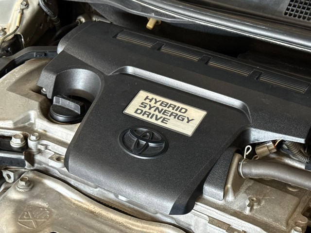 Second-hand 2017 Toyota Camry Hybrid for sale in New Delhi-12