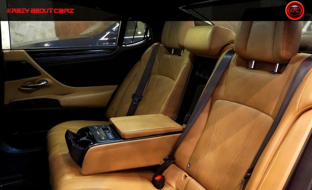 Second-hand 2020 Lexus ES 300h for sale in New Delhi-8