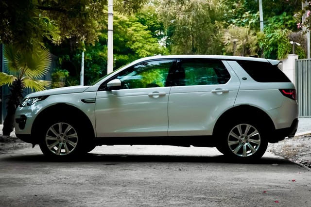 Second-hand 2017 Land Rover Discovery Sport Si4 HSE for sale in New Delhi-2