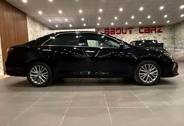 Second-hand 2018 Toyota Camry 2.5 Hybrid for sale in New Delhi-2