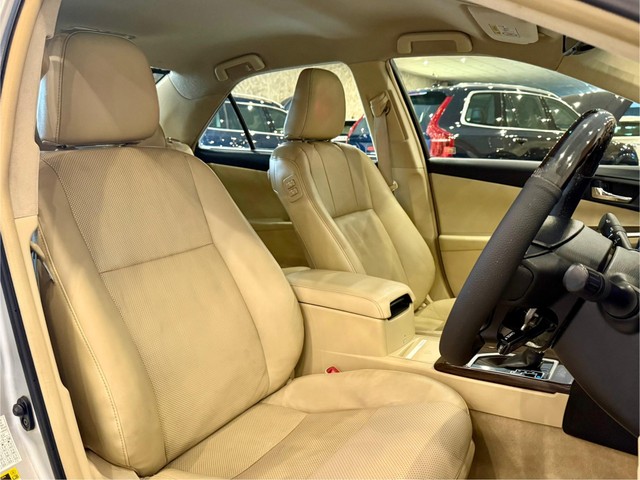 Second-hand 2017 Toyota Camry Hybrid for sale in New Delhi-6