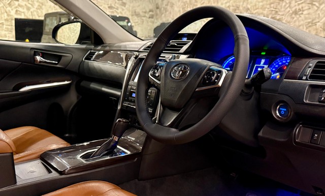 Second-hand 2018 Toyota Camry 2.5 Hybrid for sale in New Delhi-5