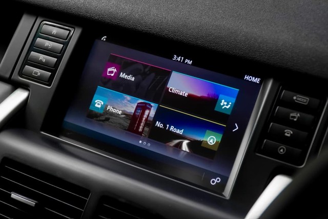 Second-hand 2017 Land Rover Discovery Sport Si4 HSE for sale in New Delhi-10