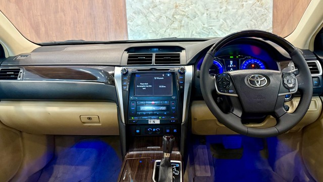 Second-hand 2017 Toyota Camry Hybrid for sale in New Delhi-4