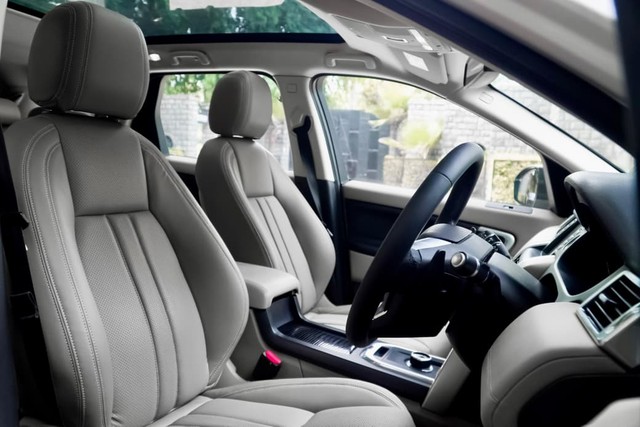 Second-hand 2017 Land Rover Discovery Sport Si4 HSE for sale in New Delhi-5