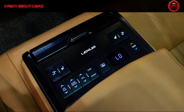 Second-hand 2020 Lexus ES 300h for sale in New Delhi-9