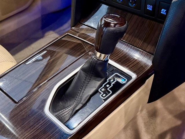 Second-hand 2017 Toyota Camry Hybrid for sale in New Delhi-13