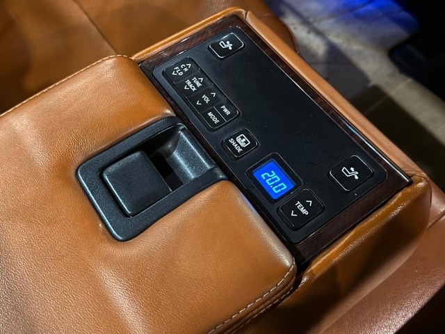 Second-hand 2018 Toyota Camry 2.5 Hybrid for sale in New Delhi-10