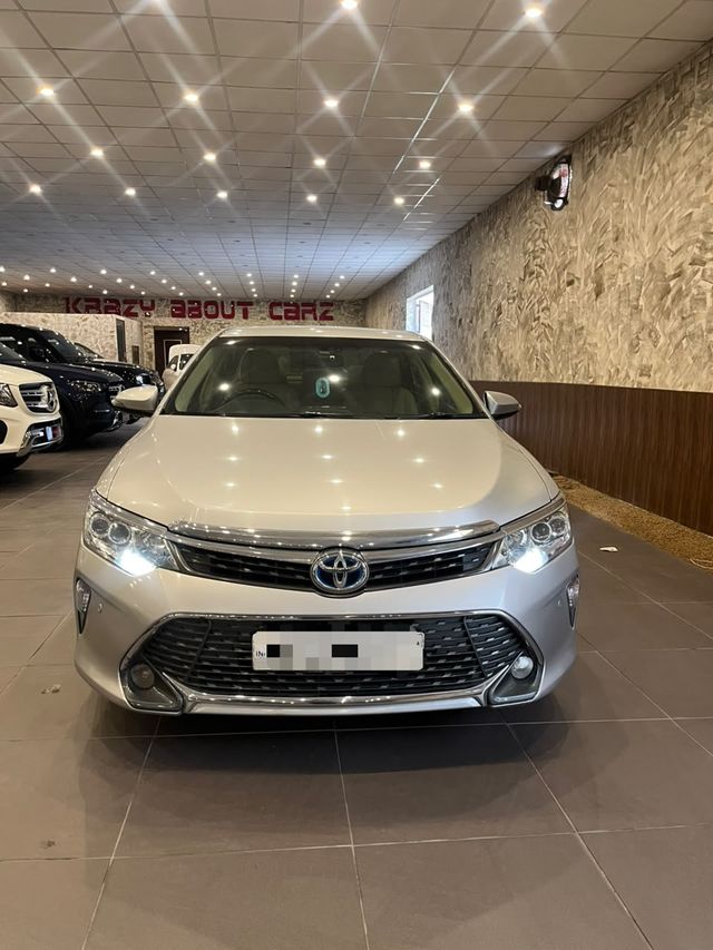Toyota Camry Hybrid Second-hand 2016 Toyota Camry Hybrid for sale in New Delhi