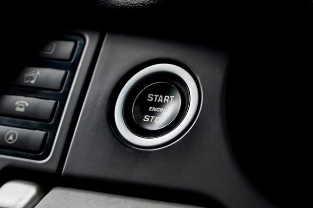 Second-hand 2017 Land Rover Discovery Sport Si4 HSE for sale in New Delhi-12