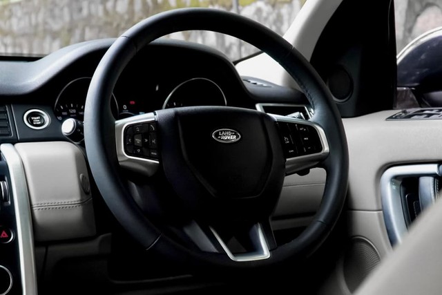 Second-hand 2017 Land Rover Discovery Sport Si4 HSE for sale in New Delhi-11