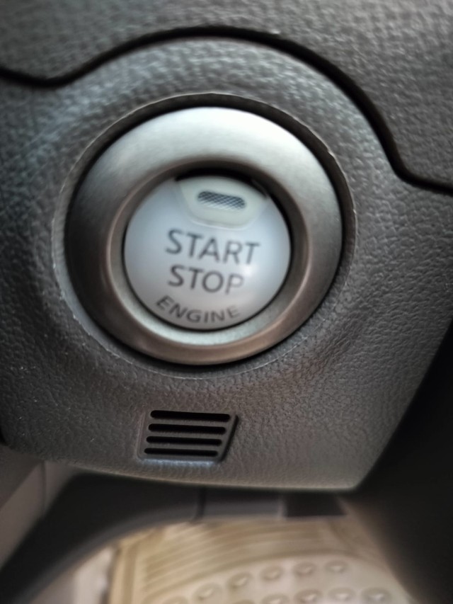 Second-hand 2013 Nissan Sunny XV for sale in Thane-5