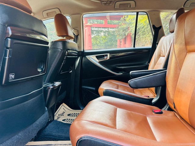 Second-hand 2018 Toyota Innova Crysta 2.8 GX AT BSIV for sale in New Delhi-3