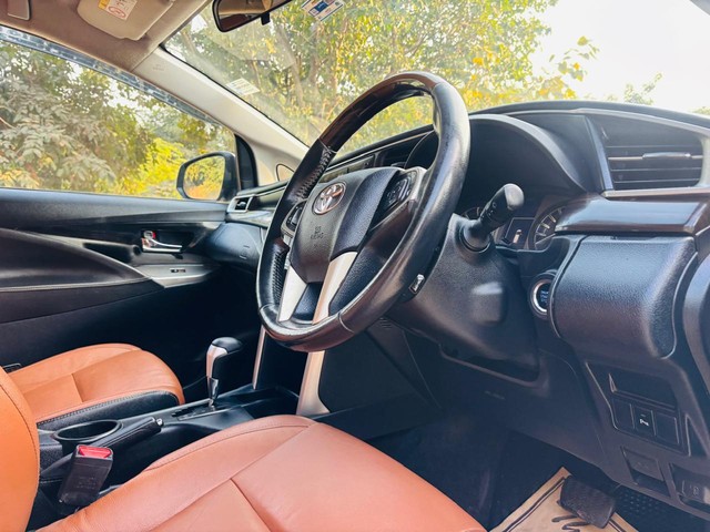 Second-hand 2018 Toyota Innova Crysta 2.8 GX AT BSIV for sale in New Delhi-6