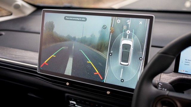 Second-hand 2024 MG Windsor EV Essence for sale in New Delhi-14