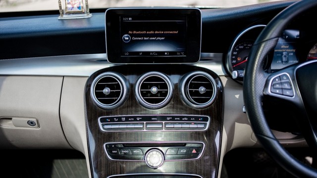 Second-hand 2017 Mercedes-Benz C-Class C 220 CDI Avantgarde for sale in New Delhi-8