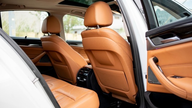 Second-hand 2019 BMW 5 Series 520d Luxury Line for sale in New Delhi-14