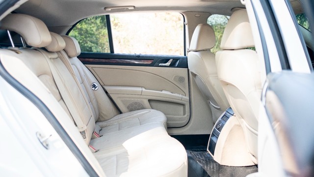 Second-hand 2014 Skoda Superb Elegance 1.8 TSI AT for sale in New Delhi-4