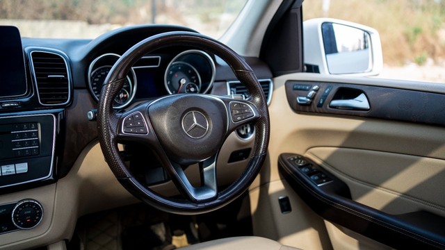 Second-hand 2019 Mercedes-Benz GLE 350d for sale in New Delhi-16