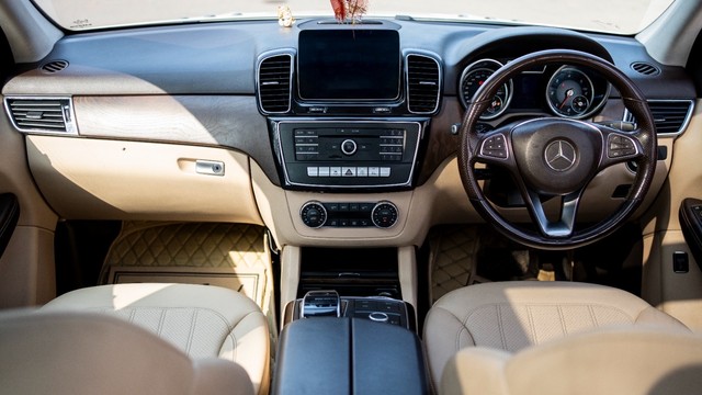 Second-hand 2019 Mercedes-Benz GLE 350d for sale in New Delhi-18