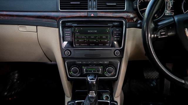 Second-hand 2014 Skoda Superb Elegance 1.8 TSI AT for sale in New Delhi-12