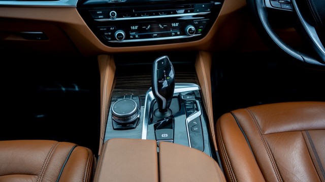 Second-hand 2019 BMW 5 Series 520d Luxury Line for sale in New Delhi-16