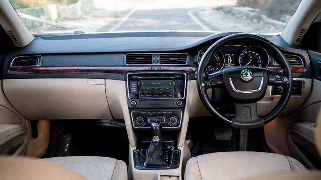 Second-hand 2014 Skoda Superb Elegance 1.8 TSI AT for sale in New Delhi-13