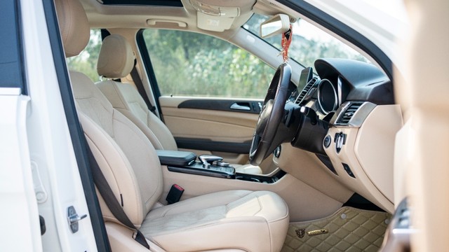 Second-hand 2019 Mercedes-Benz GLE 350d for sale in New Delhi-12