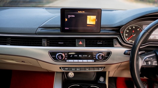 Second-hand 2016 Audi A4 35 TFSi Premium for sale in New Delhi-16