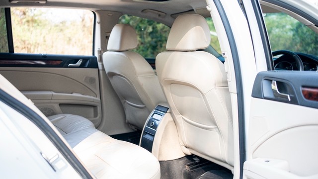 Second-hand 2014 Skoda Superb Elegance 1.8 TSI AT for sale in New Delhi-14