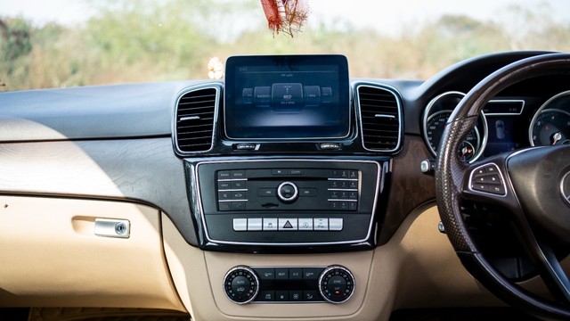 Second-hand 2019 Mercedes-Benz GLE 350d for sale in New Delhi-17