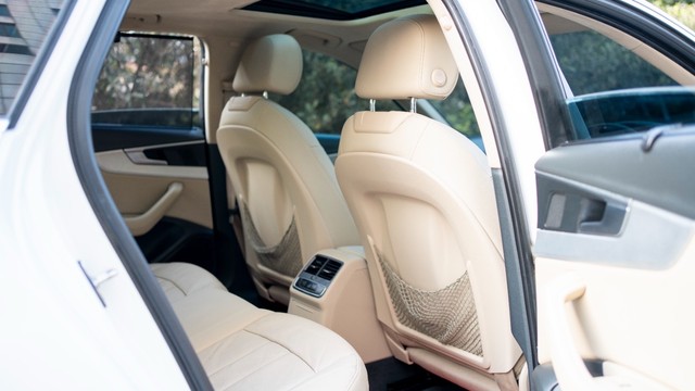 Second-hand 2016 Audi A4 35 TFSi Premium for sale in New Delhi-17