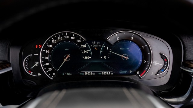 Second-hand 2019 BMW 5 Series 520d Luxury Line for sale in New Delhi-15