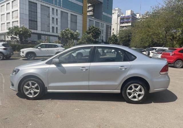 https://images10.gaadi.com/usedcar_image/BC6B8090-D359-4D54-BE90-616031D6C5EE/original/4c7008a3-4da1-40c4-acde-a9c82aa8d6dc.jpg?imwidth=6402