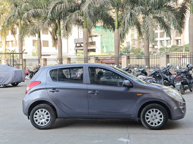 https://images10.gaadi.com/usedcar_image/BC986E62-35F1-4F2E-BA66-FAF33FB25A66/original/33bb8aa1-f3e8-41de-ac0c-c0678dcc3f6c.jpg?imwidth=6401