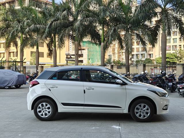 https://images10.gaadi.com/usedcar_image/BC986E62-35F1-4F2E-BA66-FAF33FB25A66/original/71a0750d-0617-4932-b6ff-480d1d9f2172.jpg?imwidth=6401