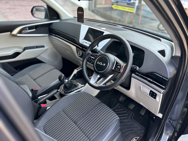 Kia Carens Prestige Second-hand 2024 Kia Carens Prestige for sale in Kota-5