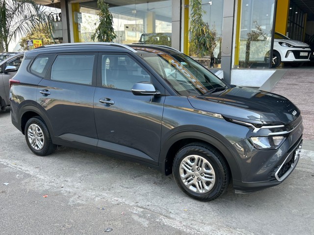Kia Carens Prestige Second-hand 2024 Kia Carens Prestige for sale in Kota-2