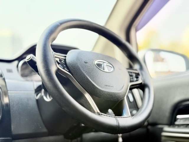 Second-hand 2017 Tata Hexa XTA for sale in Surat-19