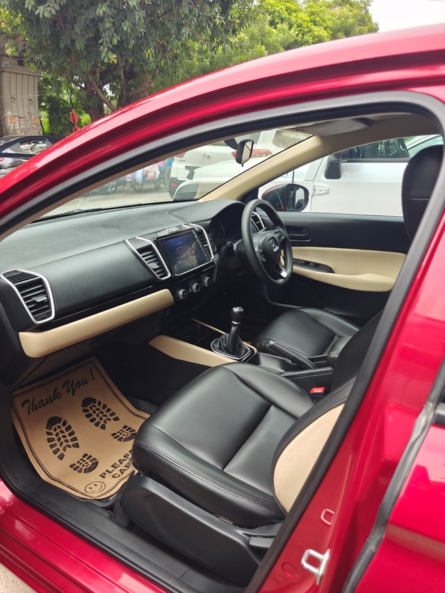 Honda City V MT Second-hand 2022 Honda City V MT for sale in New Delhi-10