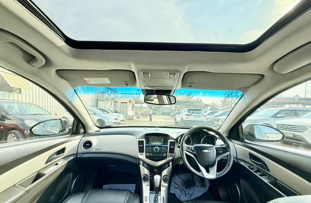 Chevrolet Cruze LTZ AT Second-hand 2017 Chevrolet Cruze LTZ AT for sale in Surat-13