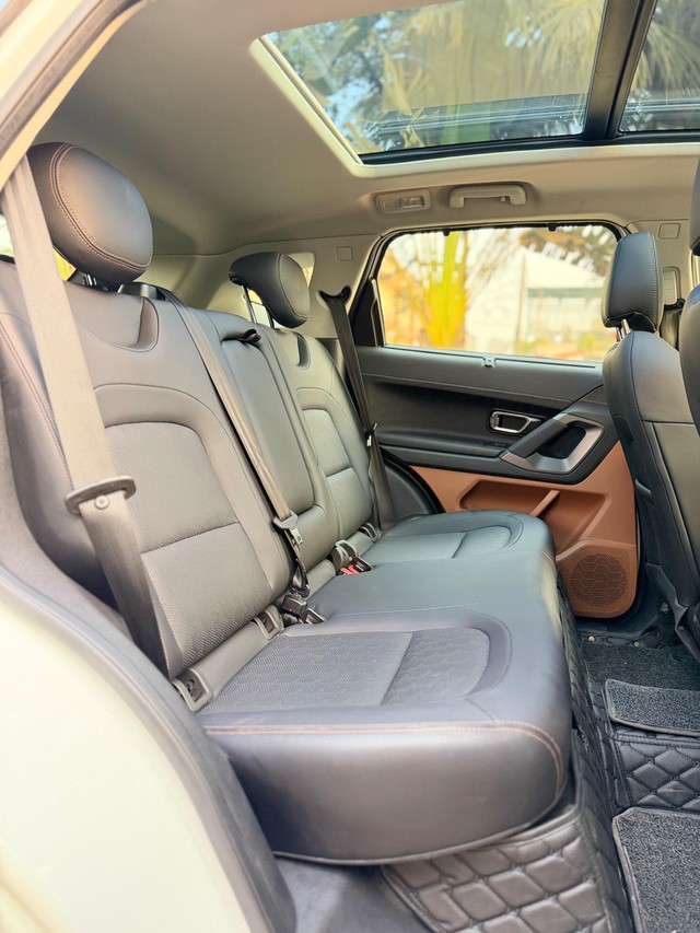 Second-hand 2024 Tata Harrier Adventure Plus AT for sale in Surat-19