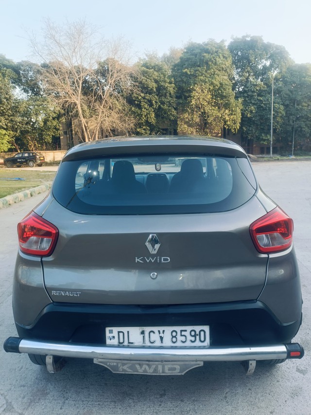Second-hand 2017 Renault KWID 1.0 RXT for sale in Noida-10