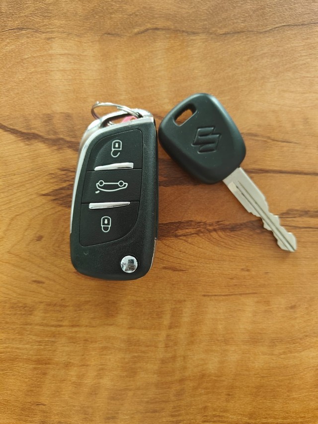 Second-hand 2020 Maruti Swift LXI for sale in Chennai-15