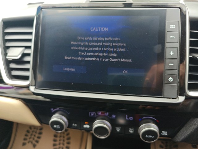 Second-hand 2022 Honda City V MT for sale in New Delhi-17