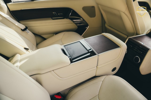 Second-hand 2024 Land Rover Range Rover 3.0 l Petrol LWB HSE for sale in New Delhi-9