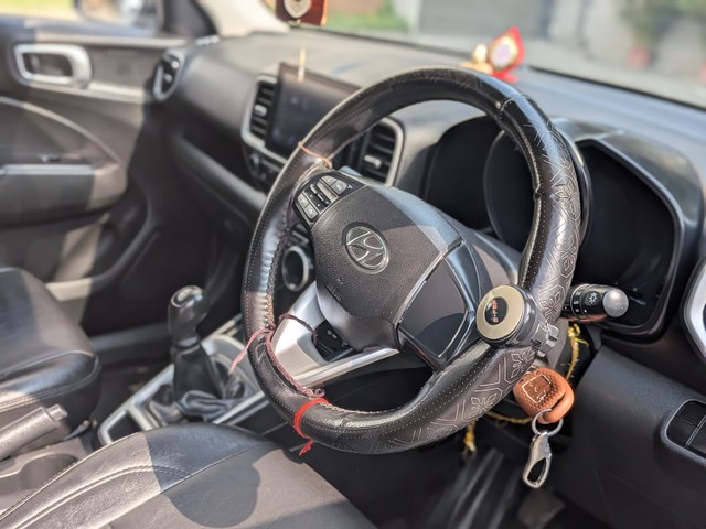 Second-hand 2022 Hyundai Venue S Plus for sale in Surat-8