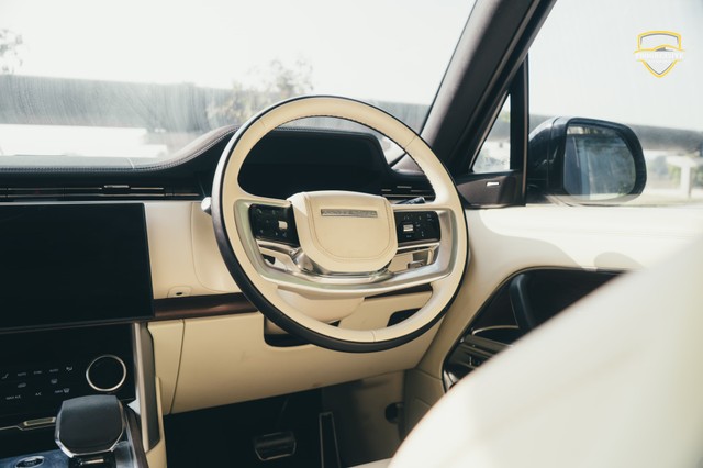 Second-hand 2024 Land Rover Range Rover 3.0 l Petrol LWB HSE for sale in New Delhi-15